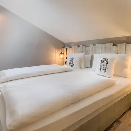 Bretterbude 3*